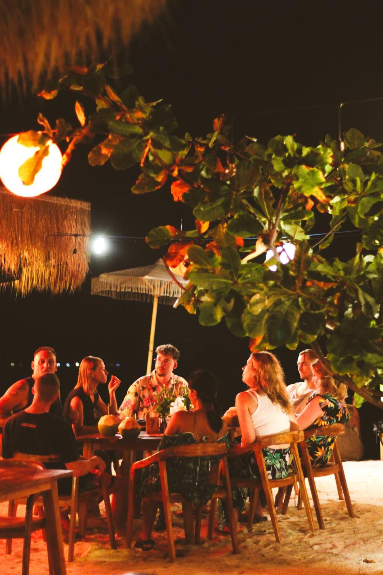 Hostel Lucky'S Gili Air Exterior foto