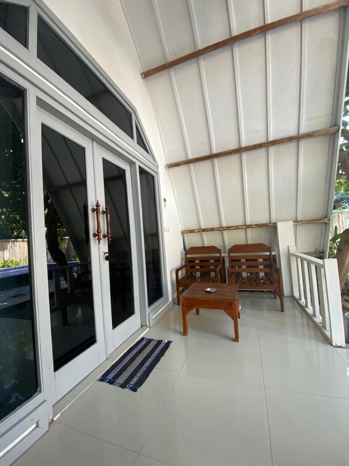 Hostel Lucky'S Gili Air Exterior foto
