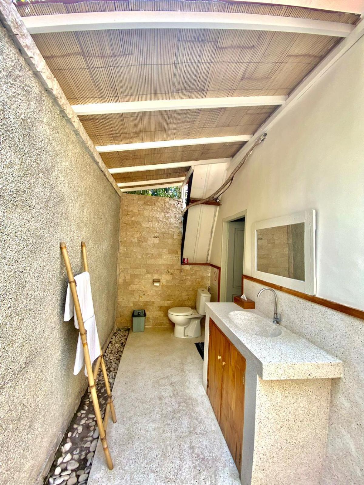 Hostel Lucky'S Gili Air Exterior foto